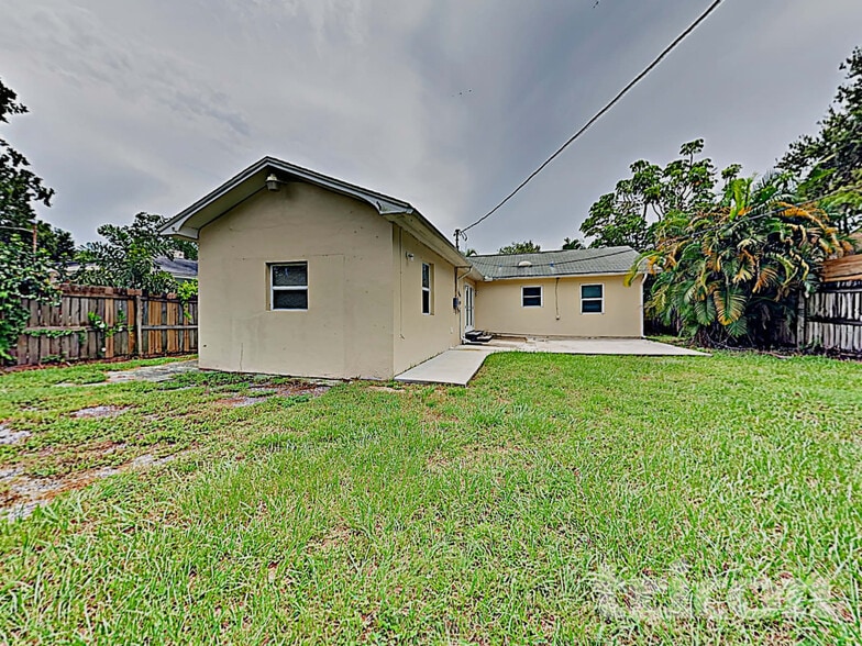 Building Photo - 4153 2nd Ave N
