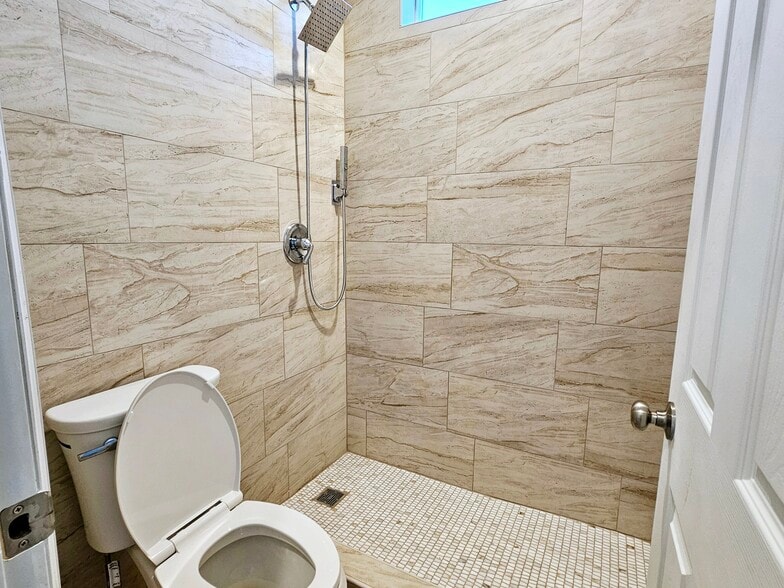 Building Photo - 1112 E 4th St