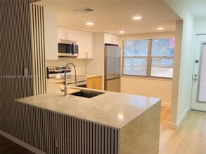 Building Photo - 2402 Antigua Cir