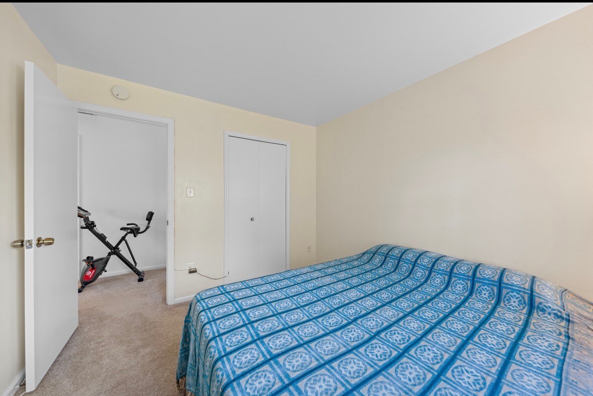 Building Photo - 2829 Grovemore Ln