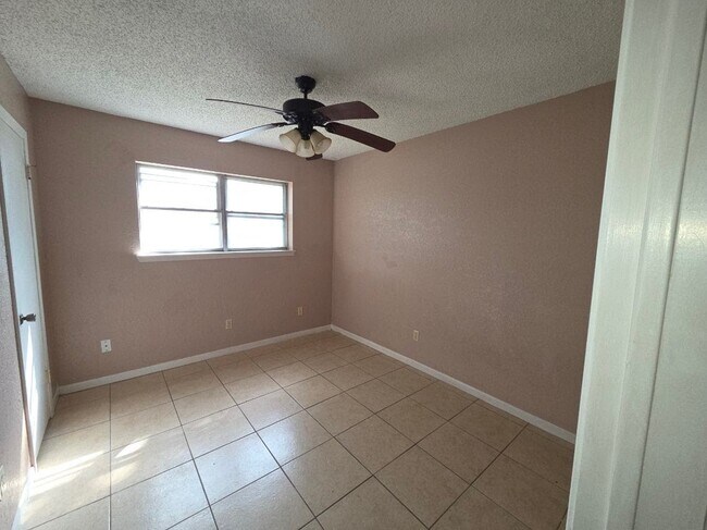 Building Photo - 801 Cagle Ln