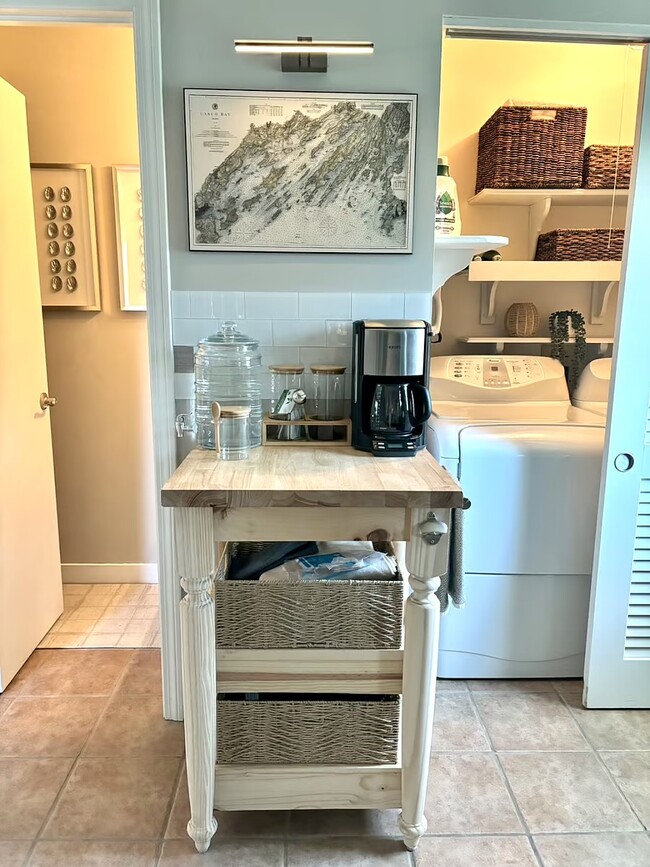 Building Photo - 16 Mussey St