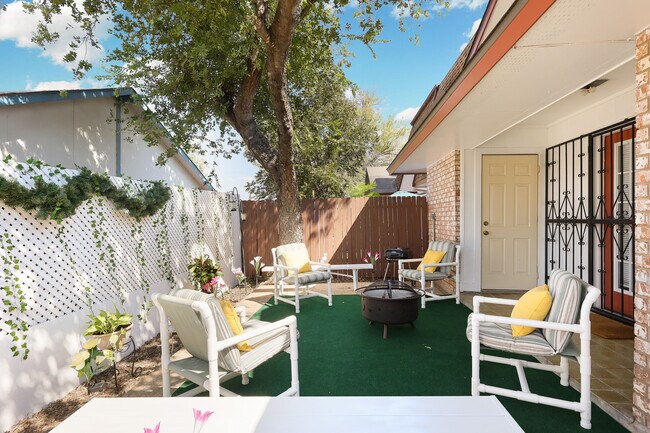 Relaxing Backyard - 5411 Callaghan Rd