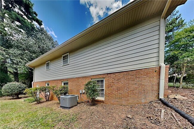 Building Photo - 751 Belmont Ridge