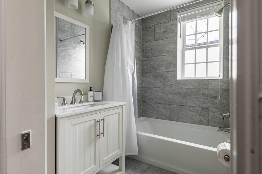 Building Photo - 701 E St SE