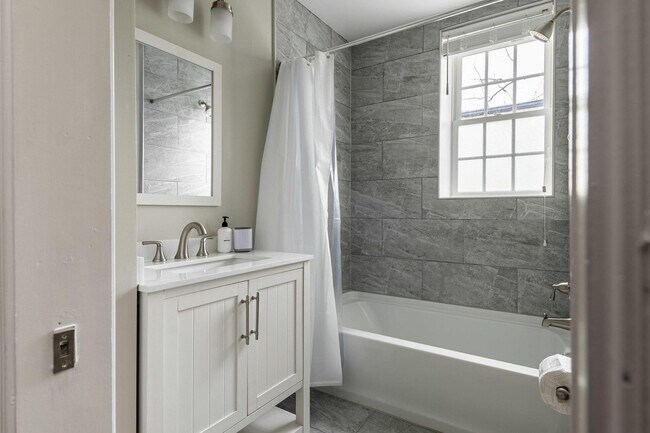 Building Photo - 701 E Street Southeast-ID1011205P