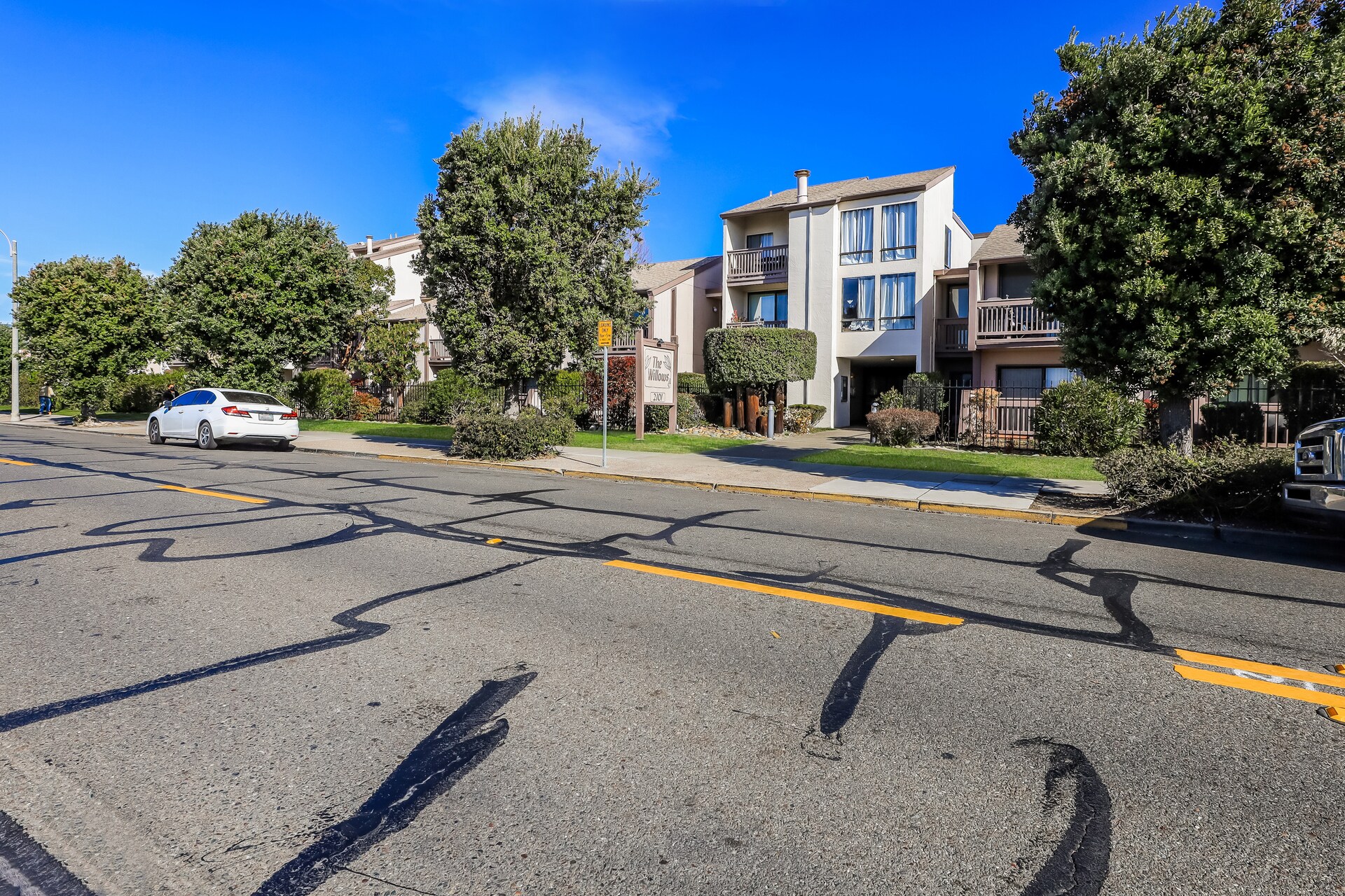 Building Photo - 2101 Shoreline