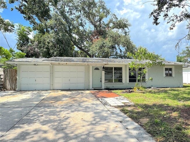 Primary Photo - 3883 Hawkeye Cir