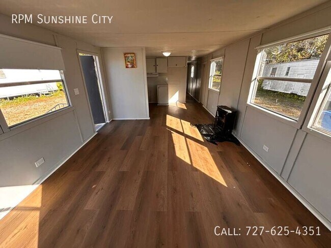 Building Photo - 710 S 50th St