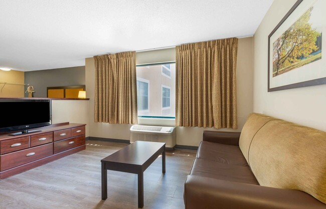 Building Photo - Furnished Studio-Chicago - O'Hare - North