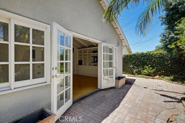 Building Photo - 2705 E Jacaranda Ave