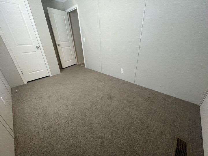 Building Photo - 38039 Leverette Ave