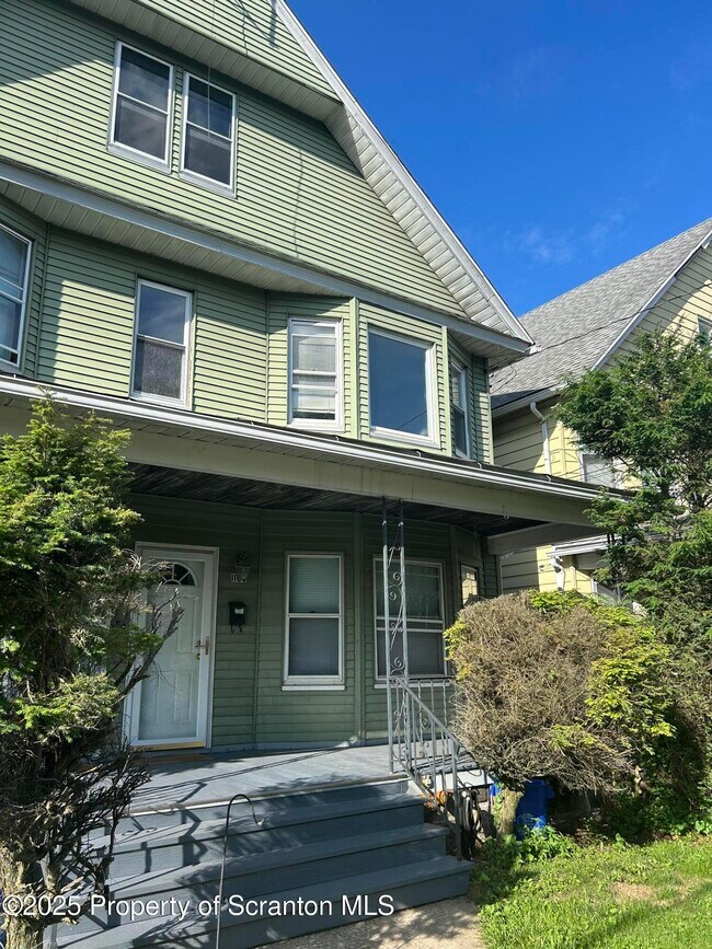 Primary Photo - 1180 W Elm St