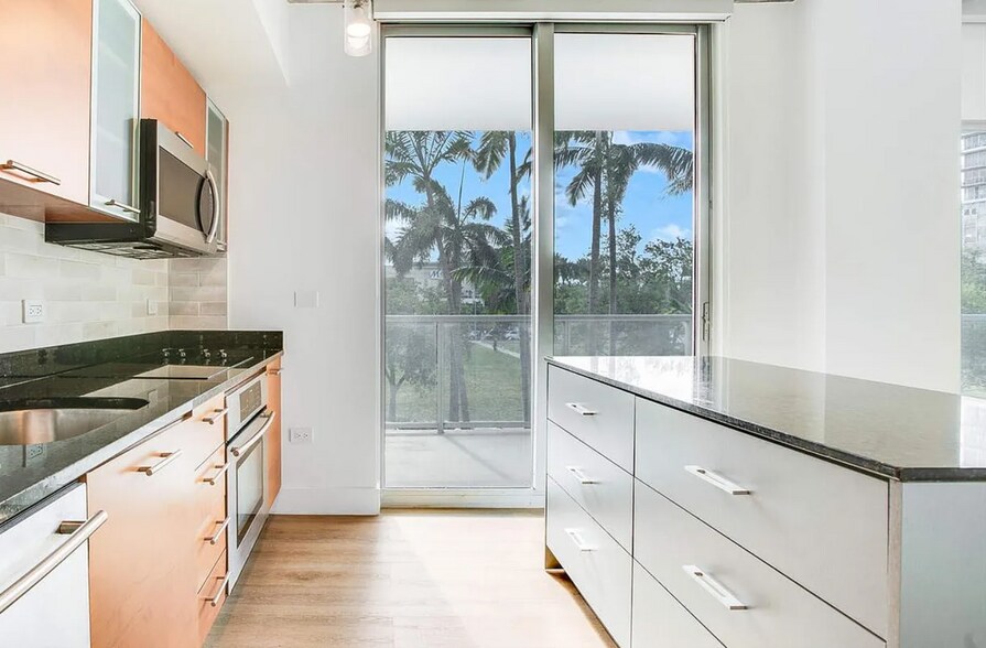 Building Photo - 3451 NE 1st Ave