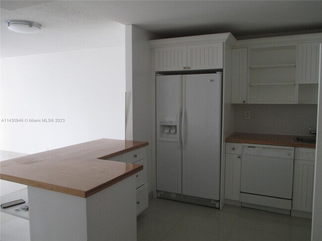 Building Photo - 1865 Brickell Ave