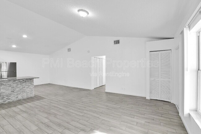 Building Photo - 13900 Folkestone Cir