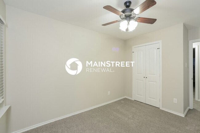 Building Photo - 3 Bedroom Pet-Friendly Home in FORT WORTH, TX with Main Street Renewal