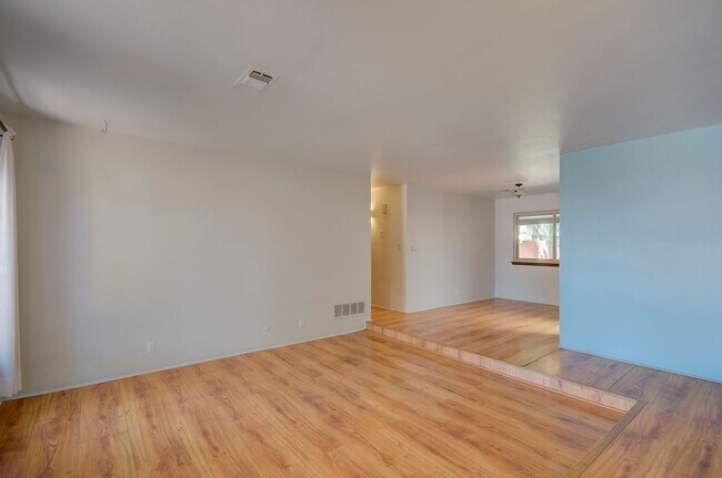 Building Photo - Amazing 3 Bedroom in the Academy Neighborhood