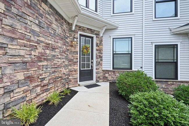 Building Photo - 42 Dogleg Ln