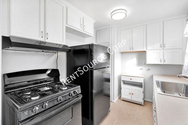 Building Photo - 1040 Flora St