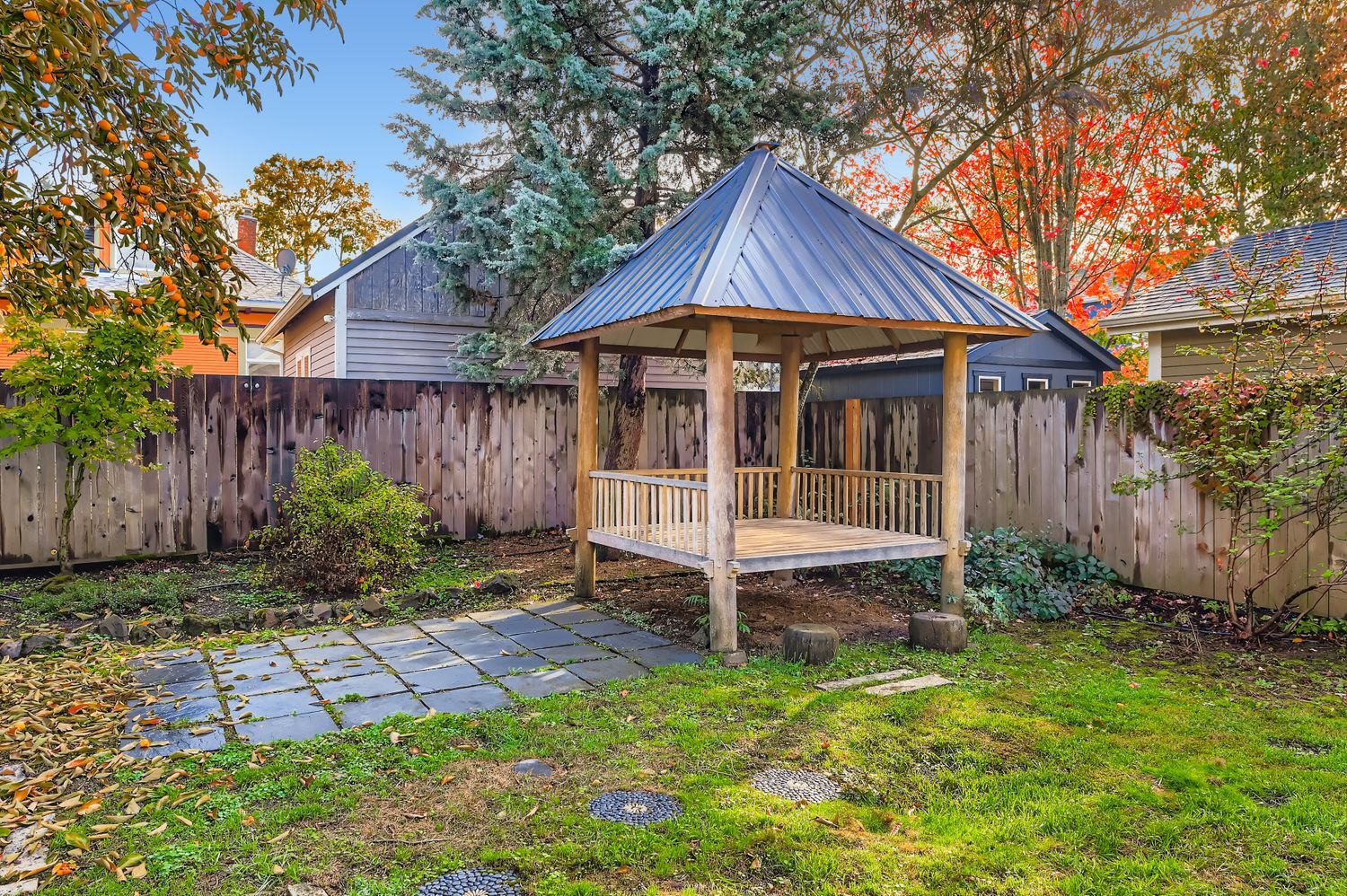 Hut - 4904 NE 16th Ave