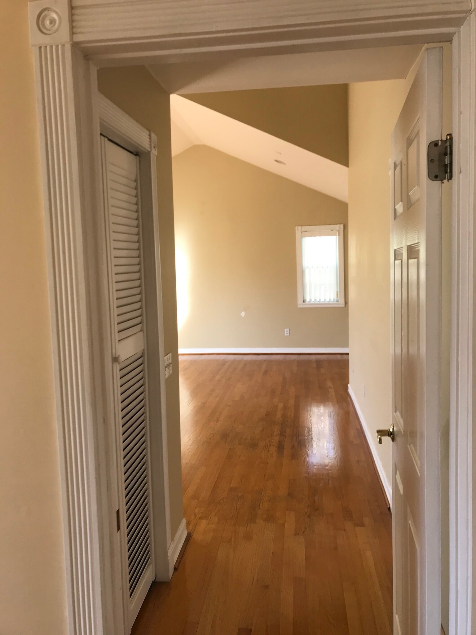 master bedroom entry/closet on left - 1304 Mackay Ln