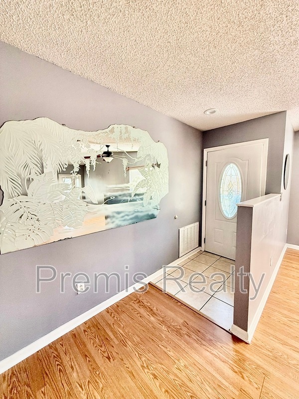 Building Photo - 747 Brook St NE