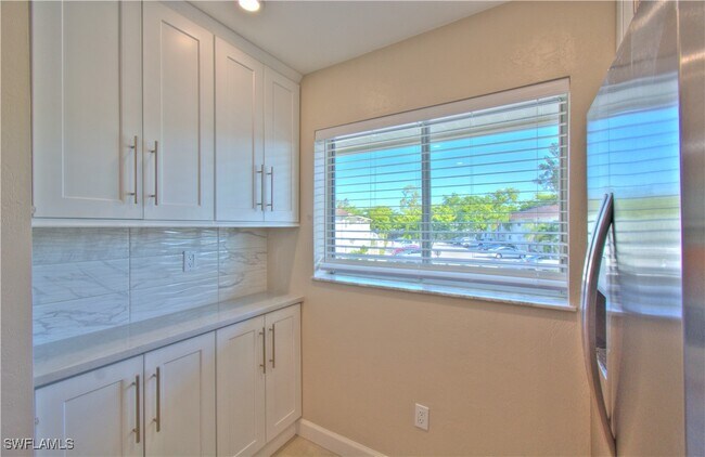 Building Photo - 2360 Naples Trace Cir
