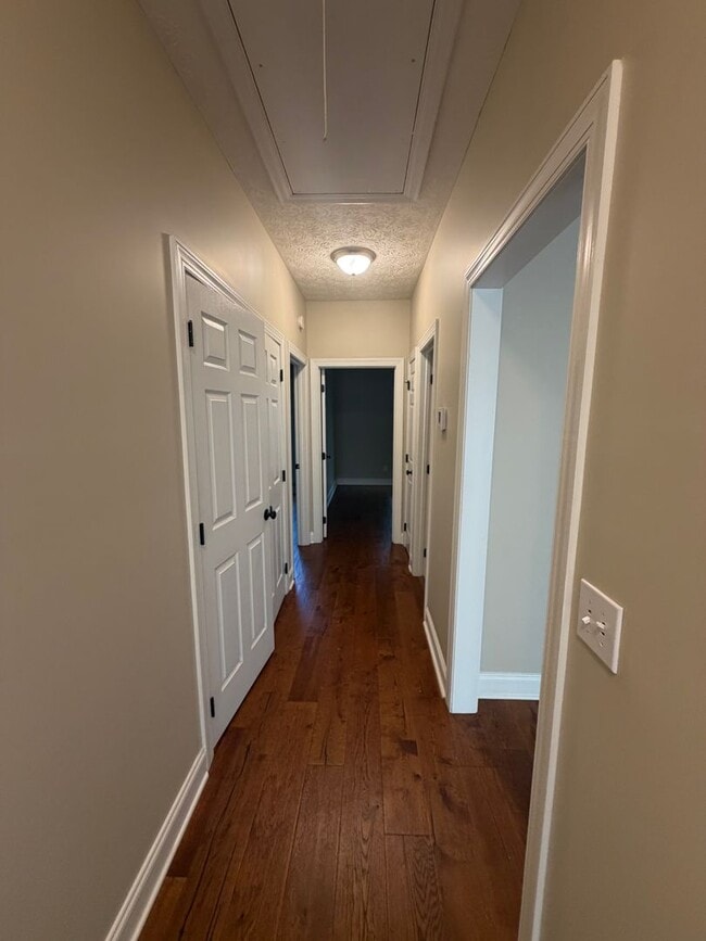 Building Photo - Cozy Condo in Gardens at Gatewood!