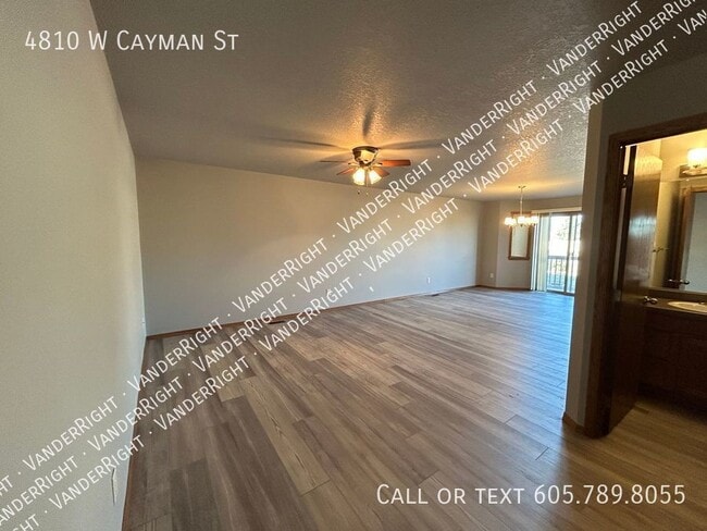 Building Photo - 4810 W Cayman St