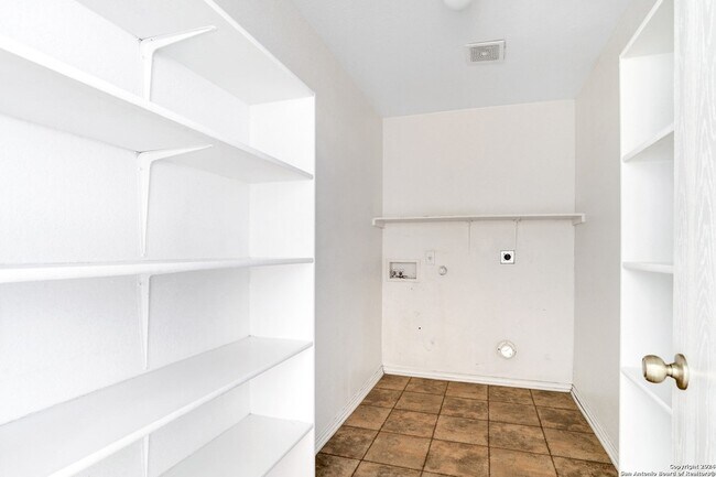 Building Photo - 10106 Amber Flora Dr