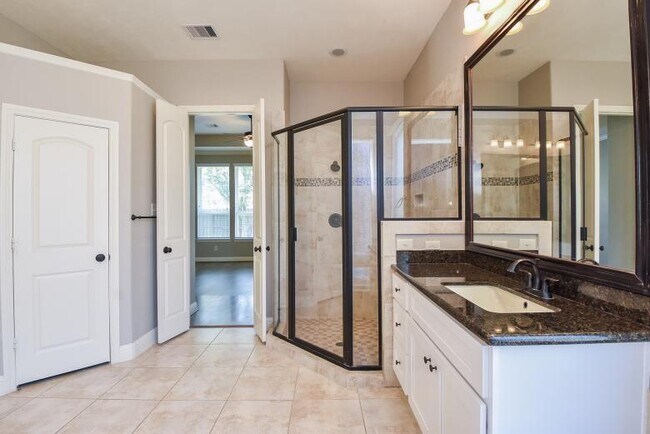 Building Photo - 6615 Rising Hills Ln