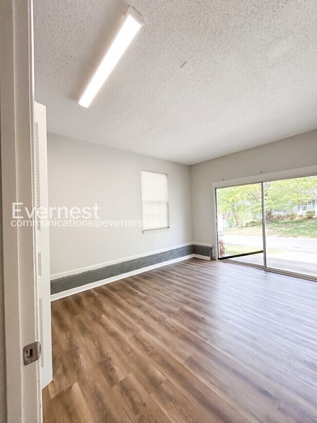 Building Photo - 9601 Marshbrooke Rd