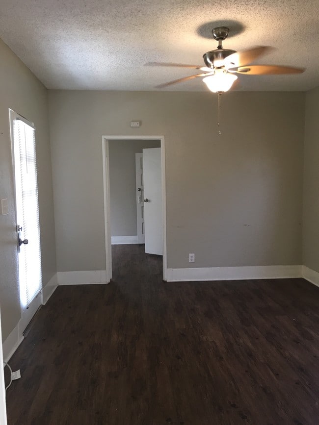 Interior 1bd home - 1bd 1ba cottage 412-416 Claudina St