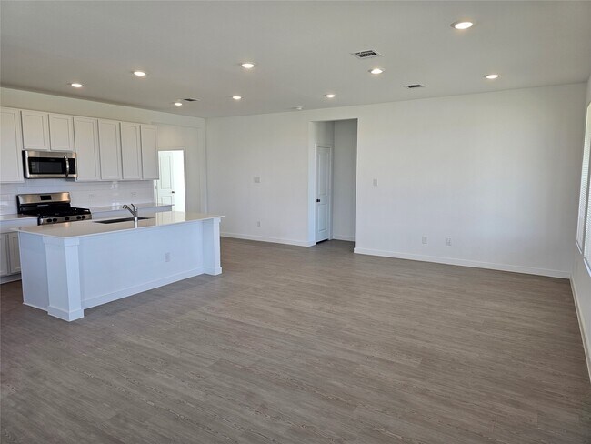 Building Photo - 3053 Avenida Sonoma Dr