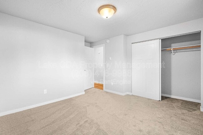 Building Photo - 1419 E Stiner Ave