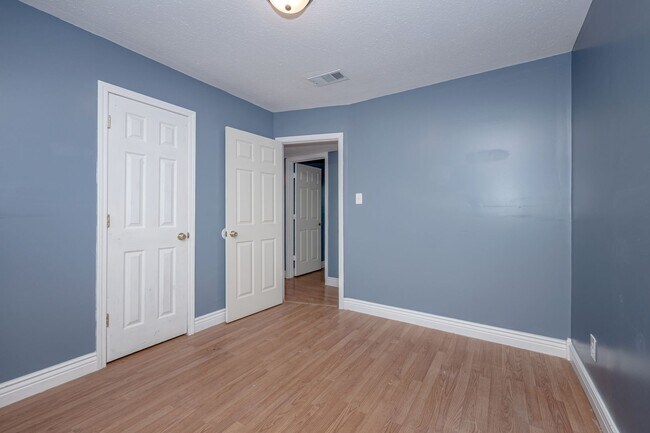 Building Photo - 3 Bed 1 Bath Home In Pascagoula - New Appliances