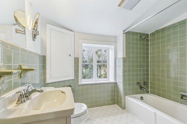 Building Photo - 2506 State St