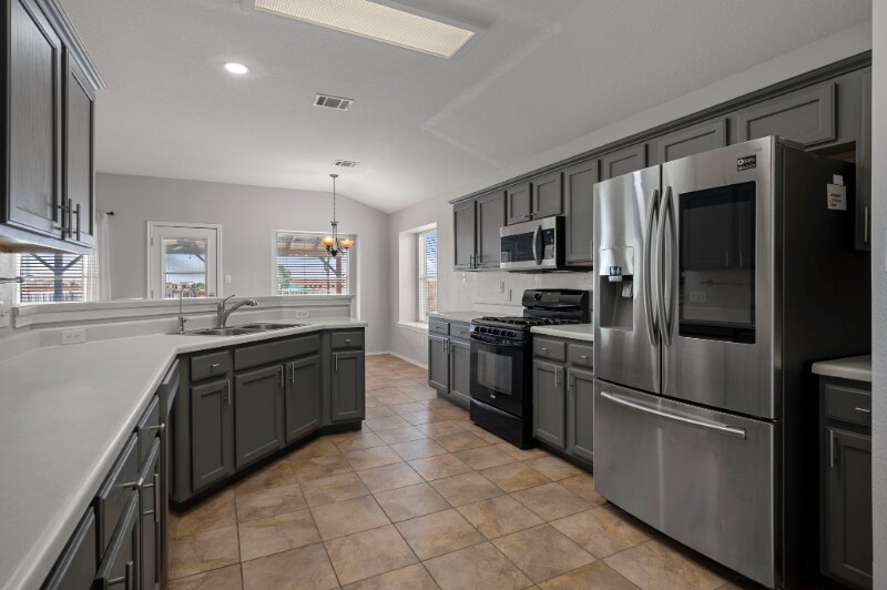 Building Photo - 1500 Lochaline Loop