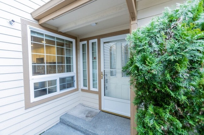 Building Photo - Beautiful 2 Bed 2.5 Bath Townhome in Kent