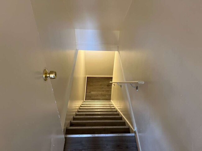 Building Photo - 8202 Tomlinson Ct