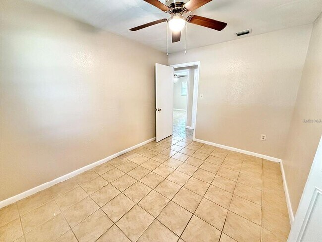 Building Photo - 1507 N Thacker Ave