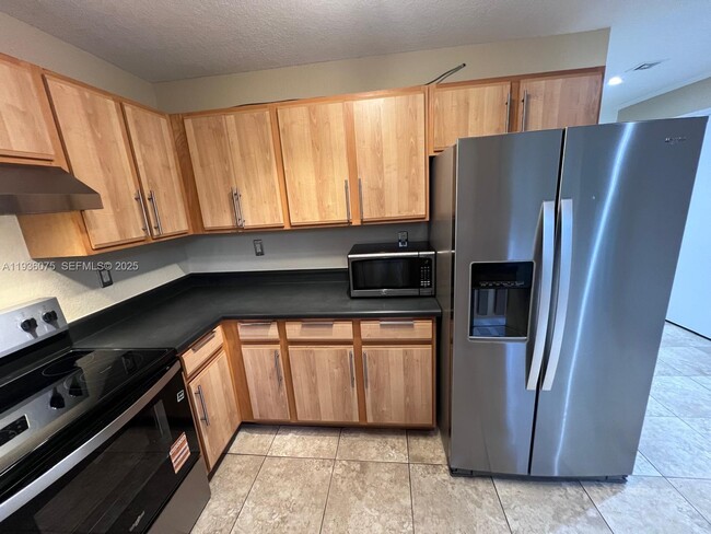 Building Photo - 2098 NE 167th St