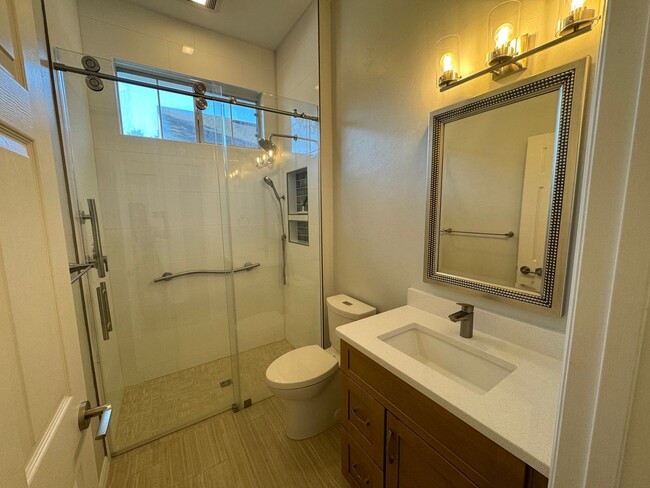 Building Photo - Stunning 3/2 in Haile