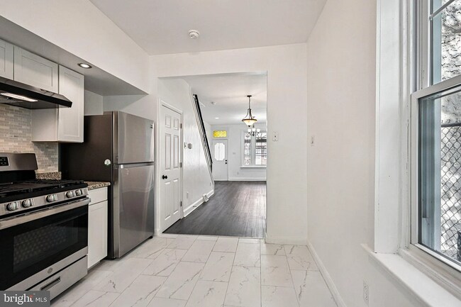 Building Photo - Modern 3-Bedroom Home Near University City...