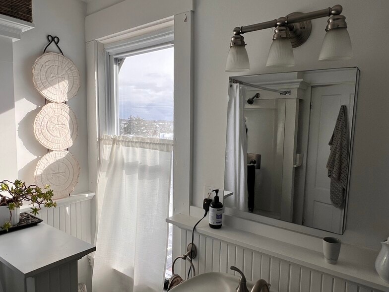 Building Photo - 38 Summer St