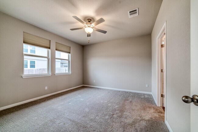 Building Photo - 101 Red Cedar Ct