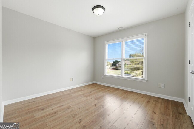 Building Photo - 715 Arbor Cove