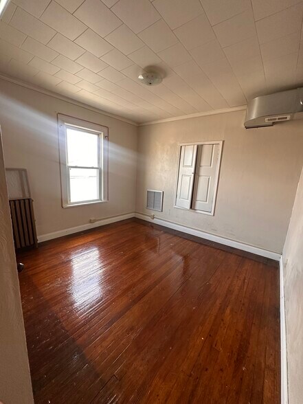 Building Photo - 426 Broad Ave