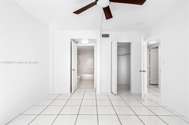 Building Photo - 2642 Collins Ave